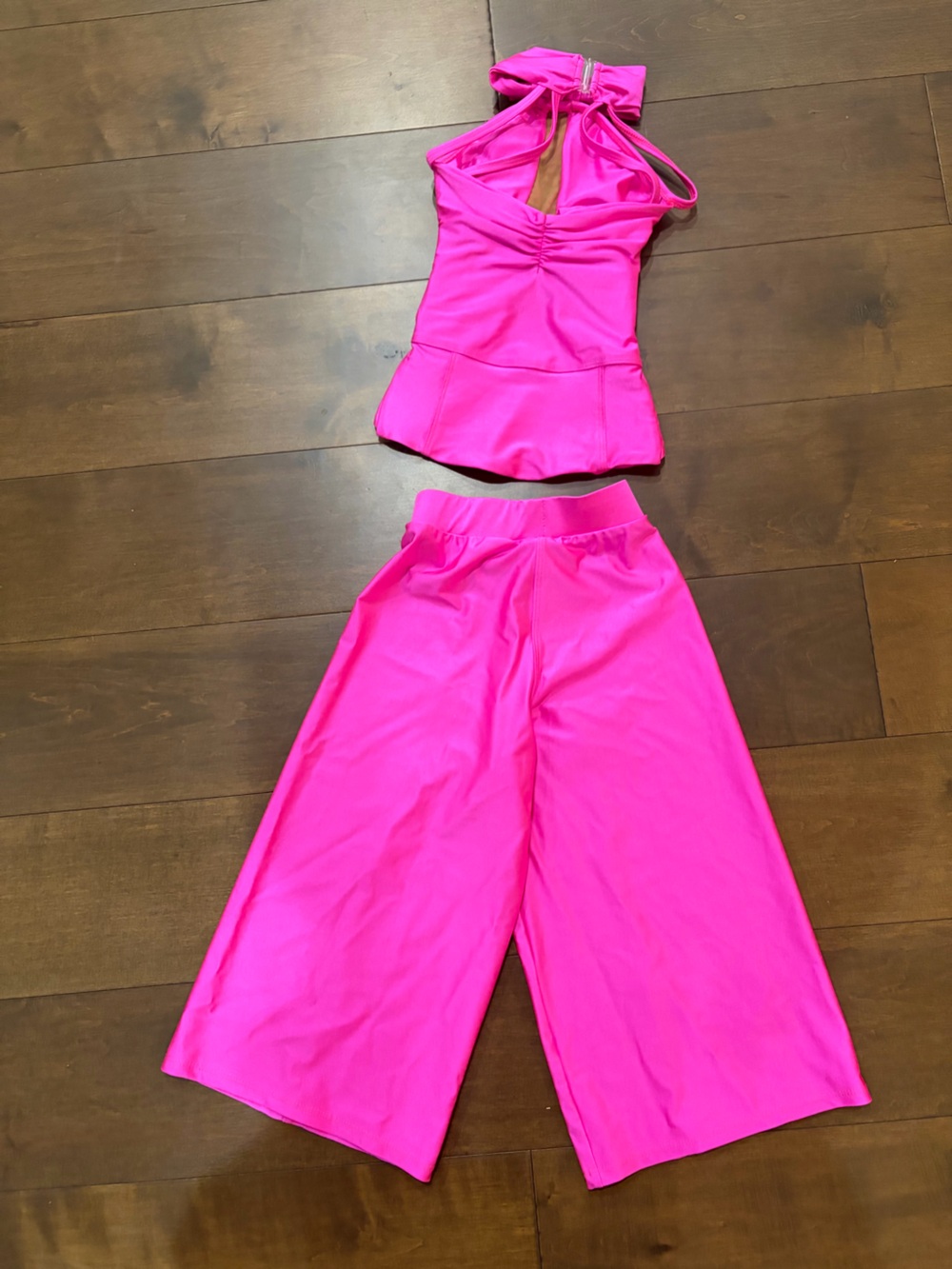 Costume - Picture 2 of 3